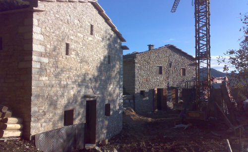 Intervento di recupero di due edifici storici di Montagna